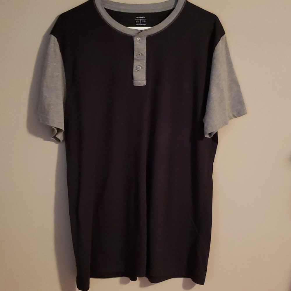 Old Navy shirt, very good condition!